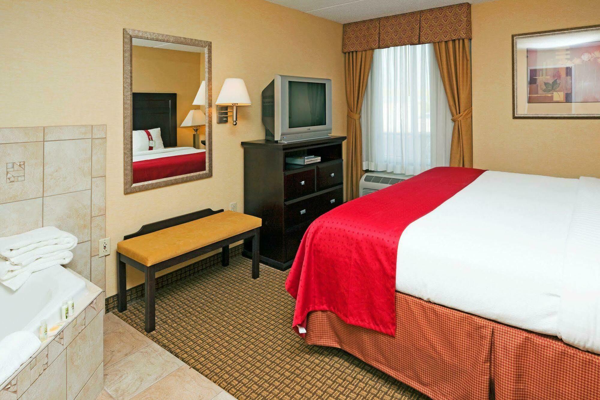 Holiday Inn Hotel & Suites Rochester - Marketplace By Ihg Стая снимка